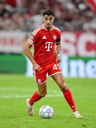 Aleksandar PavloviÄ‡ (FC Bayern Muenchen) controls the Ball during the UEFA Champions League 2026 2027 match between Bayern Muenchen and Bodo Glimt at Fussball Arena Muenchen on September 10, 2026 in Munich, Germany. (Photo by Harry Langer DeFodi Images) -
