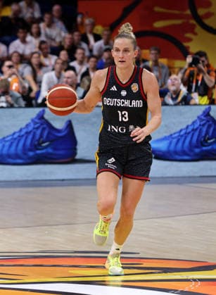 Leonie Fiebich am Ball Einzelbild Freisteller Aktion Basketball FIBA World Cup Weltmeisterschaft Frauen WM Saison 2026 2027 10.09.2026 Belgien BEL vs DBB Deutschland GER