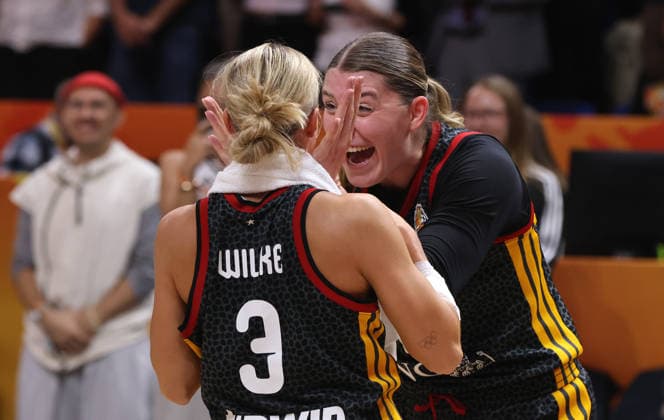 Alexandra Wilke, Luisa Geiselsöder, deutsche Mannschaft jubelt nach Spielende und erreicht das Halbfinale Basketball FIBA World Cup Weltmeisterschaft Frauen WM Saison 2026 2027 10.09.2026 Belgien BEL vs DBB Deutschland GER