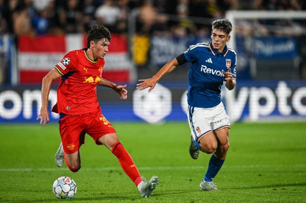 Como™s Alex Valle fights for the ball with RB Leipzig™s Andrija Maksimovic during the UEFA Champions League stage match Phase MD1 between Calcio Como and RB Leipzig at the Giuseppe Sinigaglia stadium in Como, north Italy -September 10, 2026 - Soccer.  Copyright: xTizianoxBallabio LaPressex