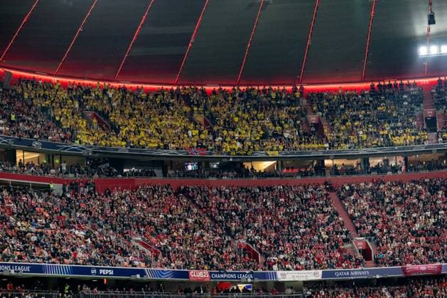 Die aus Norwegen mitgereisten Fans von Bodo Glimt in der Gaestekurve GER, FC Bayern Muenchen vs. FK Bodo Glimt, Fussball, UEFA Champions League, Ligaphase, 1. Spieltag, Spielzeit 2026 2027, 10.09.2026 (DFL DFB REGULATIONS PROHIBIT ANY USE OF PHOTOGRAPHS as IMAGE SEQUENCES and or QUASI-VIDEO). Foto: HMB Media Heike Feiner Copyright: HMBxMedia HeikexFeiner
