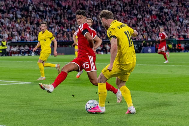 Aleksandar Pavlovic (FC Bayern Muenchen, 45) bei der Abwehrarbeit gegen Ole Didrik Blomberg (FK Bodo Glimt, 11) GER, FC Bayern Muenchen vs. FK Bodo Glimt, Fussball, UEFA Champions League, Ligaphase, 1. Spieltag, Spielzeit 2026 2027, 10.09.2026 (DFL DFB REGULATIONS PROHIBIT ANY USE OF PHOTOGRAPHS as IMAGE SEQUENCES and or QUASI-VIDEO). Foto: HMB Media Heike Feiner Copyright: HMBxMedia HeikexFeiner