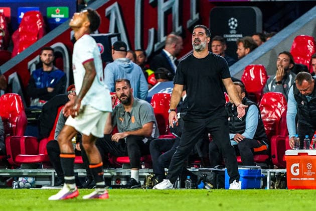 2026-09-10 PSV Eindhoven v Shaktar Donetsk - Champions League EINDHOVEN, NETHERLANDS - SEPTEMBER 10: Arda Turan headcoach of FC Shakhtar Donetsk looks on during the Champions League match between PSV Eindhoven and Shaktar Donetsk at Philips Stadion on September 10, 2026 in Eindhoven, Netherlands. Eindhoven Philips Stadion Netherlands Content not available for redistribution in The Netherlands directly or indirectly through any third parties. Copyright: xAndrexWeeningx