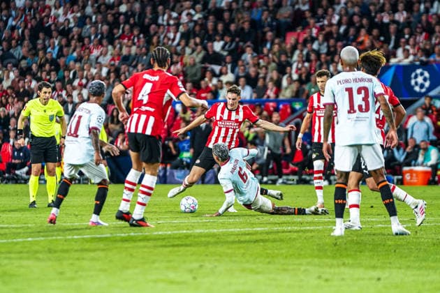 2026-09-10 PSV Eindhoven v Shaktar Donetsk - Champions League EINDHOVEN, NETHERLANDS - SEPTEMBER 10: Marlon Gomes of FC Shakhtar Donetsk tackles Ruben van Bommel of PSV Eindhoven during the Champions League match between PSV Eindhoven and Shaktar Donetsk at Philips Stadion on September 10, 2026 in Eindhoven, Netherlands. Eindhoven Philips Stadion Netherlands Content not available for redistribution in The Netherlands directly or indirectly through any third parties. Copyright: xAndrexWeeningx