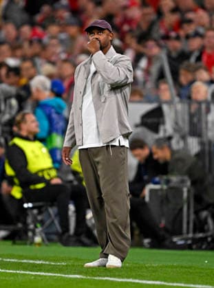 10.09.2026, Fussball UEFA Championsleague 2026 2027: 1.Spieltag, FC Bayern München - FK Bodo Glimt, in der Allianz-Arena München, Trainer Vincent Kompany (FC Bayern München) nachdenklich.