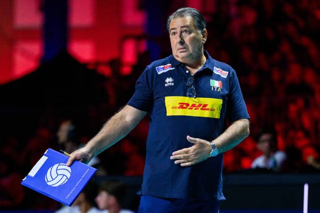 260910 Head coach Ferdinando De Giorgi of Italy during the CEV EuroVolley 2026 group stage volleyball match between Italy and Sweden on September 10, 2026 in Naples. Photo: Domenico Cippitelli BILDBYRAN COP 18 XY0128 volleyboll volleyball volleyboll-em italien sverige cev eurovolley 2026 italy sweden bbeng em Copyright: DomenicoxCippitelli BB260910BB722