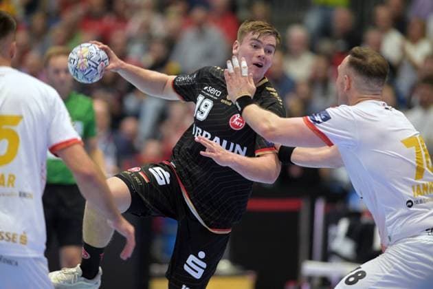 Reynir Thor Stefansson (MT Melsungen 19) (am Ball), Wiktor Jankovski (HC Vardar Skopje 78) (R) , GER, MT Melsungen - HC Vardar Skopje 1961 (MKD), Handball, Champions League Maenner, Group Matchesl, Saison 2026 2027, 10.09.2026, GER, MT Melsungen - HC Vardar Skopje, Handball, CL Maenner, Group Match, Saison 2026 2027, 10.09.2026 Kassel Copyright: xEibner-Pressefotox xRolandxSippelx EP_RSL