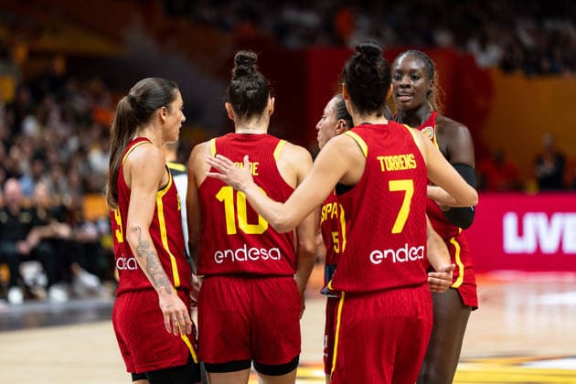 spanische Mannschaft beim Huddle, Helena Pueyo (Spanien, 09), Maria Conde (Spanien, 10), Alba Torrens (Spanien, 07), Awa Fam (Spanien, 11), GER, Australien vs. Spanien, Basketball, FIBA Women s World Cup 2026, Viertelfinale, 10.09.2026 GER, Australien vs. Spanien, Basketball, FIBA Women s World Cup 2026, Viertelfinale, 10.09.2026 Berlin Copyright: xEibner-Pressefoto MaxxVincenx EP_MVN