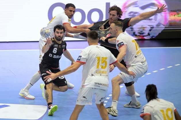Erik Balenciaga (MT Melsungen 6) (am Ball), Leon Ljevar (HC Vardar Skopje 15), Wiktor Jankovski (HC Vardar Skopje 78) (R), Johannes Golla (MT Melsungen 14) (hinten) , GER, MT Melsungen - HC Vardar Skopje 1961 (MKD), Handball, Champions League Maenner, Group Matchesl, Saison 2026 2027, 10.09.2026, GER, MT Melsungen - HC Vardar Skopje, Handball, CL Maenner, Group Match, Saison 2026 2027, 10.09.2026 Kassel Copyright: xEibner-Pressefotox xRolandxSippelx EP_RSL