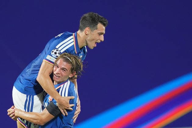 Como™s Tasos Douvikas celebrates after scoring 2-0 , Como™s Nico Paz during the UEFA Champions League football match between Como and RB Leipzig - Champions League 2026 2027 - Giuseppe Sinigallia in Como , north Italy - Thursday , September 10 , 2026. - Soccer  Copyright: xSpada LaPressex