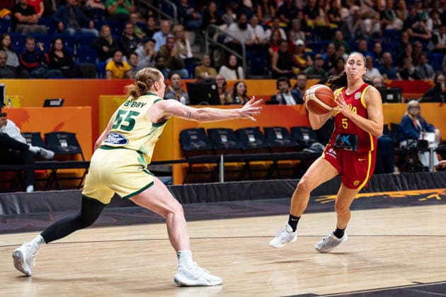 Maite Cazorla (Spanien, 05) im Dribbling, Chloe Bibby (Australien, 55), GER, Australien vs. Spanien, Basketball, FIBA Women s World Cup 2026, Viertelfinale, 10.09.2026 GER, Australien vs. Spanien, Basketball, FIBA Women s World Cup 2026, Viertelfinale, 10.09.2026 Berlin Copyright: xEibner-Pressefoto MaxxVincenx EP_MVN