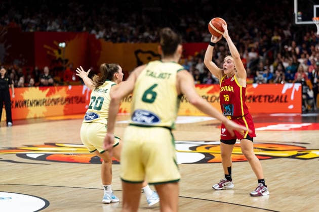 Alicia Florez (Spanien, 18) am Ball, Isobel Borlase (Australien, 20), GER, Australien vs. Spanien, Basketball, FIBA Women s World Cup 2026, Viertelfinale, 10.09.2026 GER, Australien vs. Spanien, Basketball, FIBA Women s World Cup 2026, Viertelfinale, 10.09.2026 Berlin Copyright: xEibner-Pressefoto MaxxVincenx EP_MVN