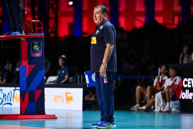 260910 Head coach Ferdinando De Giorgi of Italy during the CEV EuroVolley 2026 group stage volleyball match between Italy and Sweden on September 10, 2026 in Naples. Photo: Domenico Cippitelli BILDBYRAN COP 18 XY0128 volleyboll volleyball volleyboll-em italien sverige cev eurovolley 2026 italy sweden bbeng em Copyright: DomenicoxCippitelli BB260910BB747