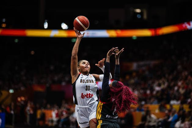 FIBA Women™s Basketball World Cup 2026: Belgien vs. Deutschland, 10.09.2026 Maxuella Lisowa Mbaka (Belgien, 31) wirft, Alexis Peterson (Deutschland, 1); Basketball, FIBA Women™s Basketball World Cup 2026, Final Phase, Viertelfinale: Belgien vs. Deutschland am 10.09.2026 in der Uber Arena, Berlin Copyright: xBEAUTIFULxSPORTS Tonhäuserx