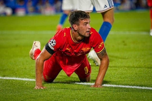 Italien: Fussball UEFA Champions League 2026 - 2027, 1. Spieltag - Como 1907 vs RB Leipzig - Giuseppe Sinigaglia (Como): Marc Guiu (RB Leipzig, 9) am Boden Copyright: xJOERANxSTEINSIEKx