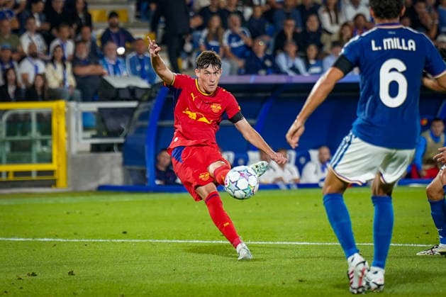 Italien: Fussball UEFA Champions League 2026 - 2027, 1. Spieltag - Como 1907 vs RB Leipzig - Giuseppe Sinigaglia (Como): Andrija Maksimovic (RB Leipzig, 30) mit Schuss auf das Tor, Mimik, Gesichtsausdruck, Emotion Copyright: xJOERANxSTEINSIEKx