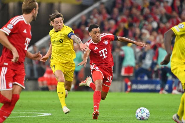 Jamal MUSIALA (Bayern Muenchen), Aktion,Zweikampf gegen Patrick Berg (Glimt). Fussball Champions League,Saison 2026 27, Ligaphase FC Bayern Muenchen -Bodoe Glimt am 10.09.2026.