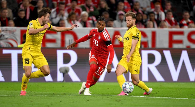 FUSSBALL CHAMPIONS LEAGUE SAISON 2026 2027 Vorrunde 1. Spieltag 10.09.2026 FC Bayern Muenchen - FK Bodoe Glimt Fredrik Bjoerkan (li, FK Bodoe Glimt) gegen Michael Olise (mi, FC Bayern Muenchen) gegen Ole Didrik Blomberg (re, FK Bodoe Glimt)