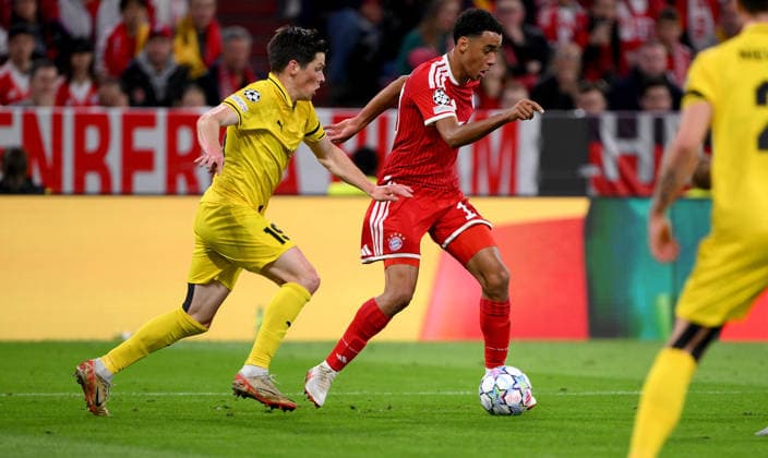 FUSSBALL CHAMPIONS LEAGUE SAISON 2026 2027 Vorrunde 1. Spieltag 10.09.2026 FC Bayern Muenchen - FK Bodoe Glimt Sondre Brunstad Fet (li, FK Bodoe Glimt) gegen Jamal Musiala (re, FC Bayern Muenchen)
