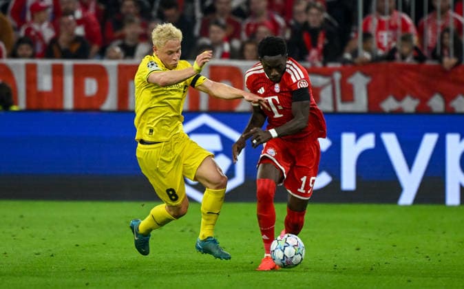 10.09.2026, xemx, Fussball UEFA Champions League, FC Bayern Muenchen - FK Bodö Glimt v.l. Sondre Auklend (FK Bodö Glimt), Alphonso Davies (FC Bayern Muenchen) Zweikampf, Aktion, action, battle for the ball Muenchen