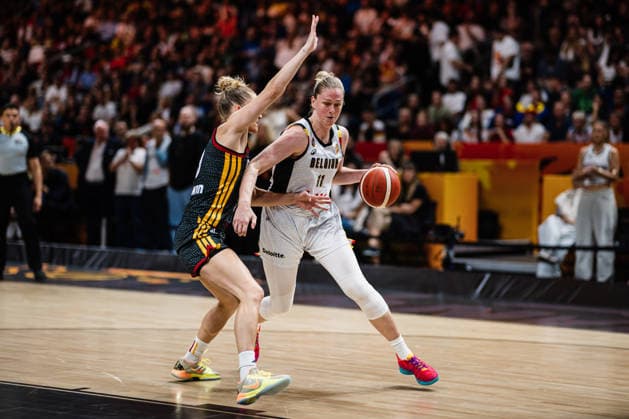 FIBA Women™s Basketball World Cup 2026: Belgien vs. Deutschland, 10.09.2026 Emma Meesseman (Belgien, 11) gegen Leonie Fiebich (Deutschland, 13); Basketball, FIBA Women™s Basketball World Cup 2026, Final Phase, Viertelfinale: Belgien vs. Deutschland am 10.09.2026 in der Uber Arena, Berlin Copyright: xBEAUTIFULxSPORTS Tonhäuserx