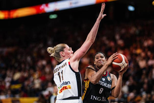 FIBA Women™s Basketball World Cup 2026: Belgien vs. Deutschland, 10.09.2026 Emma Meesseman (Belgien, 11), Nyara Sabally (Deutschland, 8) am Ball; Basketball, FIBA Women™s Basketball World Cup 2026, Final Phase, Viertelfinale: Belgien vs. Deutschland am 10.09.2026 in der Uber Arena, Berlin Copyright: xBEAUTIFULxSPORTS Tonhäuserx