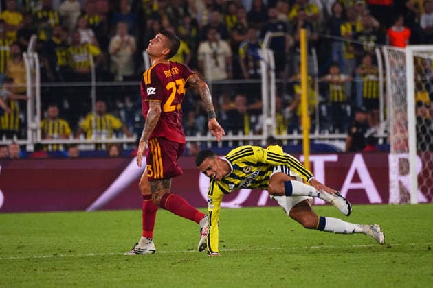 ISTANBUL, TURKEY - SEPTEMBER 10: Mason Greenwood of Fenerbahce SK and Gianluca Mancini (23) of Roma during the UEFA Champions League 2026 27 first week match between Fenerbahce SK and Roma at Fenerbahce Chobani Stadiumi on September 10, 2026 in Istanbul, Turkey. Istanbul Kadikoy TURKEY Copyright: xSeskimphotox Fenerbahce-Roma-1009 (144)