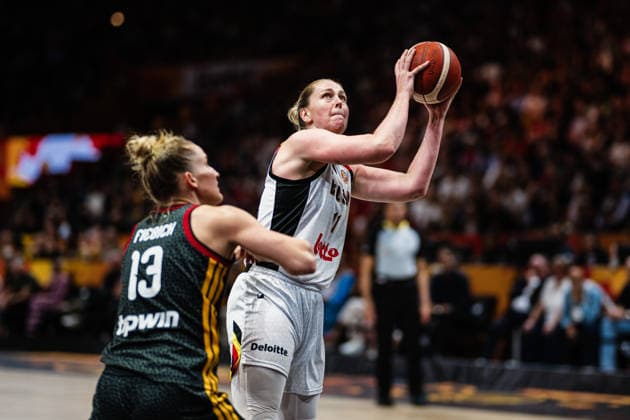 FIBA Women™s Basketball World Cup 2026: Belgien vs. Deutschland, 10.09.2026 Emma Meesseman (Belgien, 11) gegen Leonie Fiebich (Deutschland, 13); Basketball, FIBA Women™s Basketball World Cup 2026, Final Phase, Viertelfinale: Belgien vs. Deutschland am 10.09.2026 in der Uber Arena, Berlin Copyright: xBEAUTIFULxSPORTS Tonhäuserx