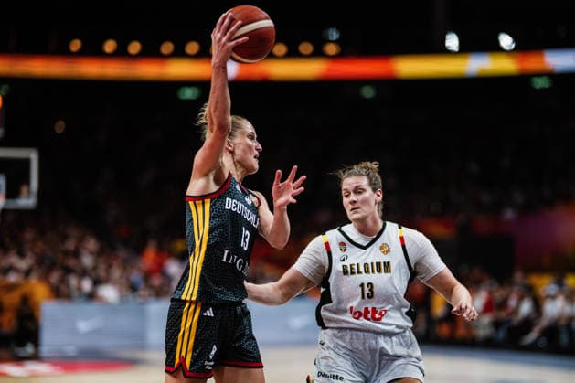 FIBA Women™s Basketball World Cup 2026: Belgien vs. Deutschland, 10.09.2026 Leonie Fiebich (Deutschland, 13) am Ball daneben Kyara Linskens (Belgien, 13)); Basketball, FIBA Women™s Basketball World Cup 2026, Final Phase, Viertelfinale: Belgien vs. Deutschland am 10.09.2026 in der Uber Arena, Berlin Copyright: xBEAUTIFULxSPORTS Tonhäuserx