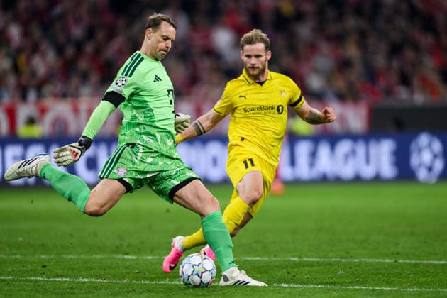 260910 Goalkeeper Manuel Neuer of Bayern München and Ole Didrik Blomberg of Bodo Glimt during the UEFA Champions League football match between Bayern München and Bodo Glimt on September 10, 2026 in Munich. Photo: Marius Simensen BILDBYRAN COP 238 MM0073 bbeng football fotball fotboll soccer uefa champions league mesterligaen bodo glimt bayern münchen Copyright: MARIUSxSIMENSEN BB260910BB800