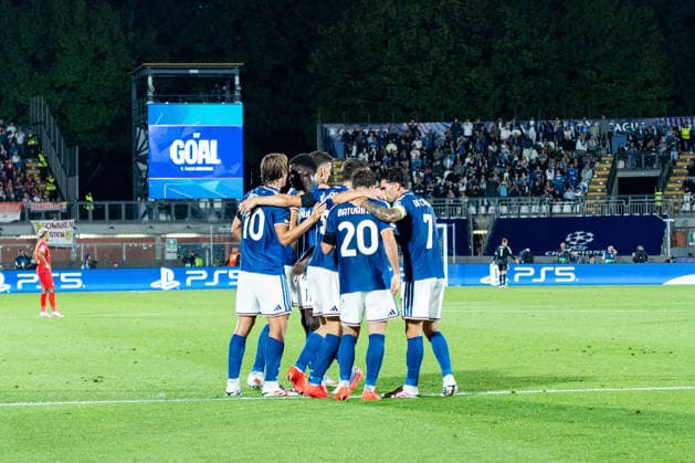 Fussball, Italien: UEFA Champions League, 1. Spieltag: Como 1907 vs. RB Leipzig, Donnerstag, 10.09.2026 (Stadio Giuseppe Sinigaglia, Como); Como jubelt nach dem Treffer zum 2:0 von Anastasios Douvikas (9, Como 1907), Jubel, Tor, Torjubel Copyright: xValentinxDomgjonix