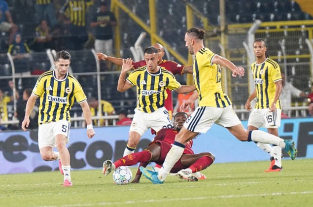 ISTANBUL, TURKEY - SEPTEMBER 10: of Fenerbahce SK and of Roma during the UEFA Champions League 2026 27 first week match between Fenerbahce SK and Roma at Fenerbahce Chobani Stadiumi on September 10, 2026 in Istanbul, Turkey. Istanbul Kadikoy TURKEY Copyright: xSeskimphotox Fenerbahce-Roma-1009 (273)
