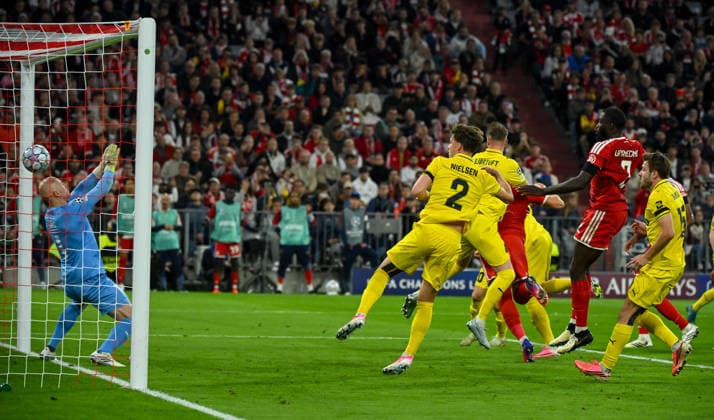 10.09.2026, xemx, Fussball UEFA Champions League, FC Bayern Muenchen - FK Bodö Glimt v.l. Harry Kane (FC Bayern Muenchen) Goal scored, erziehlt das Tor zum 2:0 Julian Faye Lund (FK Bodö Glimt) kann nicht halten Muenchen