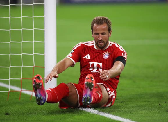 Fussball, Herren, Champions League, Saison 2026 2027, FC Bayern München - FK Bodö Glimt, 1.Spieltag, Allianz Arena Harry Kane (FC Bayern München) sitzend auf dem Spielfeld nach vergebener Torchance