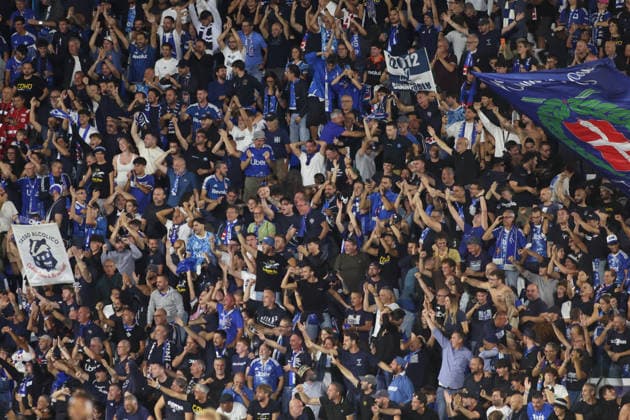 IPA88370082 - Como fans during the 2026–27 UEFA Champions League soccer match between Como 1907 and RB Leipzig on September 10, 2026, at Giuseppe Sinigaglia Stadium in Como, Italy. Photo by Nderim KACELI  Copyright: xNderimxKaceli IPAxSportx xx IPA88370082