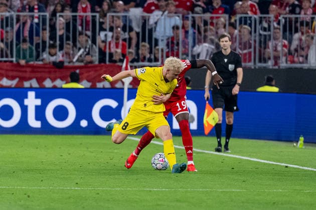 Kampf um den Ball Zweikampf zwischen Sondre Auklend (FK Bodo Glimt, 08) und Alphonso Davies (FC Bayern Muenchen, 19) GER, FC Bayern Muenchen vs. FK Bodo Glimt, Fussball, UEFA Champions League, Ligaphase, 1. Spieltag, Spielzeit 2026 2027, 10.09.2026 (DFL DFB REGULATIONS PROHIBIT ANY USE OF PHOTOGRAPHS as IMAGE SEQUENCES and or QUASI-VIDEO). Foto: HMB Media Heike Feiner Copyright: HMBxMedia HeikexFeiner