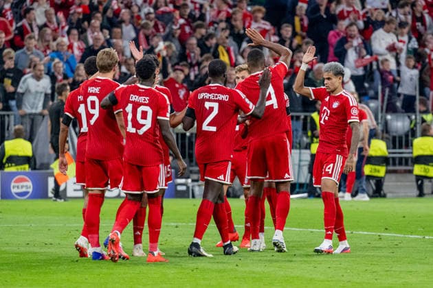 Die Muenchner bejubeln mit Harry Kane (FC Bayern Muenchen, 09) dessen Tor zum 2:0 GER, FC Bayern Muenchen vs. FK Bodo Glimt, Fussball, UEFA Champions League, Ligaphase, 1. Spieltag, Spielzeit 2026 2027, 10.09.2026 (DFL DFB REGULATIONS PROHIBIT ANY USE OF PHOTOGRAPHS as IMAGE SEQUENCES and or QUASI-VIDEO). Foto: HMB Media Heike Feiner Copyright: HMBxMedia HeikexFeiner