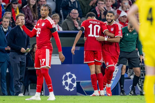 Auswechslung von Jamal Musiala (FC Bayern Muenchen, 10), der von Ismael Saibari (FC Bayern Muenchen, 34) bei seiner Einwechslung fuer seine Leistung beglueckwuenscht wird GER, FC Bayern Muenchen vs. FK Bodo Glimt, Fussball, UEFA Champions League, Ligaphase, 1. Spieltag, Spielzeit 2026 2027, 10.09.2026 (DFL DFB REGULATIONS PROHIBIT ANY USE OF PHOTOGRAPHS as IMAGE SEQUENCES and or QUASI-VIDEO). Foto: HMB Media Heike Feiner Copyright: HMBxMedia HeikexFeiner