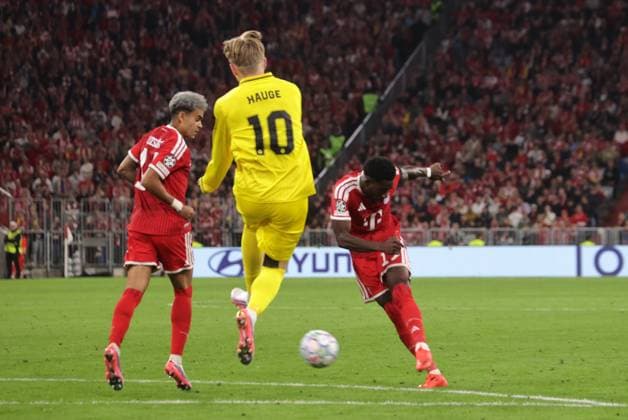 Bayerns 19 Alphonso DAVIES trifft ins Tor zum 3:0. Fussball: Bayern - Bodo Glimt. Fußball Championsleague, FC Bayern München - FK Bodö Glimt, 1.Spieltag, Saison 2026-2027, am 10.09.2026 in Muenchen, A L L I A N Z A R E N A, Deutschland. Quelle Copyright Credit : Oryk HAIST