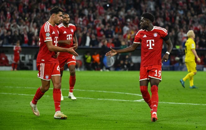 10.09.2026, xemx, Fussball UEFA Champions League, FC Bayern Muenchen - FK Bodö Glimt v.l. Alphonso Davies (FC Bayern Muenchen) Jubel, Torjubel, celebrate the goal, jubelt ueber das Tor zum 3:0 Muenchen