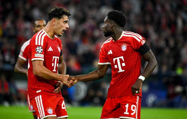 10.09.2026, xemx, Fussball UEFA Champions League, FC Bayern Muenchen - FK Bodö Glimt v.l. Alphonso Davies (FC Bayern Muenchen) Jubel, Torjubel, celebrate the goal, jubelt ueber das Tor zum 3:0 Muenchen