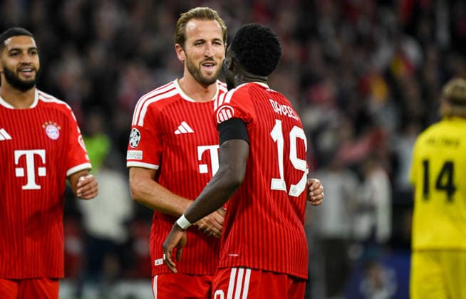 10.09.2026, xemx, Fussball UEFA Champions League, FC Bayern Muenchen - FK Bodö Glimt v.l. Alphonso Davies (FC Bayern Muenchen) Jubel, Torjubel, celebrate the goal, jubelt ueber das Tor zum 3:0 Muenchen
