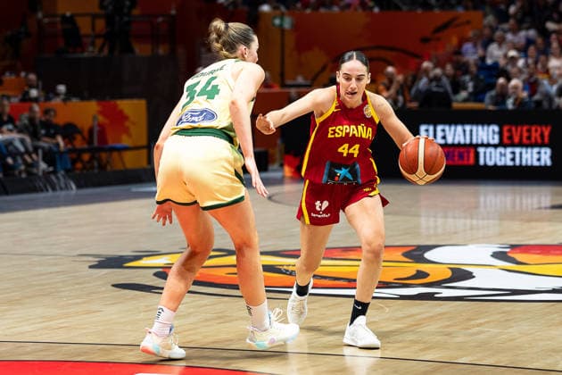 Iyana Martin (Spanien, 44) im Dribbling gegen Isabelle Bourne (Australien, 34), GER, Australien vs. Spanien, Basketball, FIBA Women s World Cup 2026, Viertelfinale, 10.09.2026 GER, Australien vs. Spanien, Basketball, FIBA Women s World Cup 2026, Viertelfinale, 10.09.2026 Berlin Copyright: xEibner-Pressefoto MaxxVincenx EP_MVN
