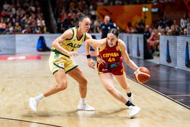 Iyana Martin (Spanien, 44) im Dribbling gegen Steph Talbot (Australien, 06), GER, Australien vs. Spanien, Basketball, FIBA Women s World Cup 2026, Viertelfinale, 10.09.2026 GER, Australien vs. Spanien, Basketball, FIBA Women s World Cup 2026, Viertelfinale, 10.09.2026 Berlin Copyright: xEibner-Pressefoto MaxxVincenx EP_MVN