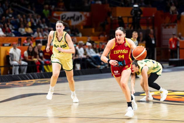Iyana Martin (Spanien, 44) im Dribbling, GER, Australien vs. Spanien, Basketball, FIBA Women s World Cup 2026, Viertelfinale, 10.09.2026 GER, Australien vs. Spanien, Basketball, FIBA Women s World Cup 2026, Viertelfinale, 10.09.2026 Berlin Copyright: xEibner-Pressefoto MaxxVincenx EP_MVN