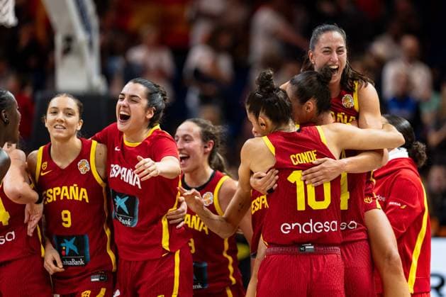 spanische Mannschaft jubelt Jubel nach Sieg Spielende, GER, Australien vs. Spanien, Basketball, FIBA Women s World Cup 2026, Viertelfinale, 10.09.2026 GER, Australien vs. Spanien, Basketball, FIBA Women s World Cup 2026, Viertelfinale, 10.09.2026 Berlin Copyright: xEibner-Pressefoto MaxxVincenx EP_MVN