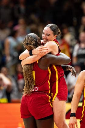 Awa Fam (Spanien, 11) und Iyana Martin (Spanien, 44) jubelt Jubel nach Sieg Spielende, GER, Australien vs. Spanien, Basketball, FIBA Women s World Cup 2026, Viertelfinale, 10.09.2026 GER, Australien vs. Spanien, Basketball, FIBA Women s World Cup 2026, Viertelfinale, 10.09.2026 Berlin Copyright: xEibner-Pressefoto MaxxVincenx EP_MVN