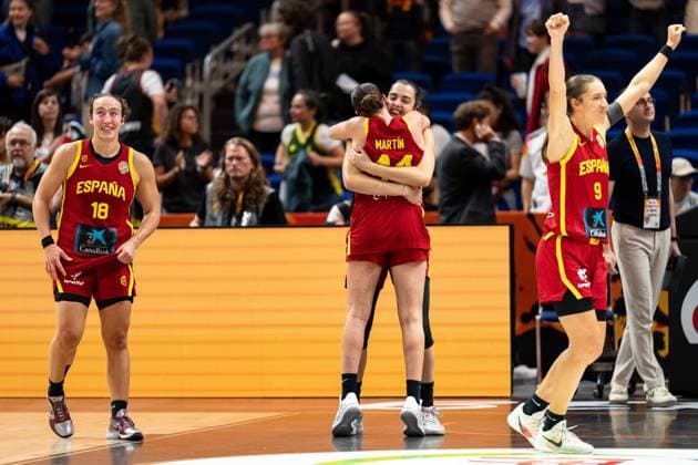 Alicia Florez (Spanien, 18), Iyana Martin (Spanien, 44), Helena Pueyo (Spanien, 09) jubelt Jubel nach Sieg Spielende, GER, Australien vs. Spanien, Basketball, FIBA Women s World Cup 2026, Viertelfinale, 10.09.2026 GER, Australien vs. Spanien, Basketball, FIBA Women s World Cup 2026, Viertelfinale, 10.09.2026 Berlin Copyright: xEibner-Pressefoto MaxxVincenx EP_MVN