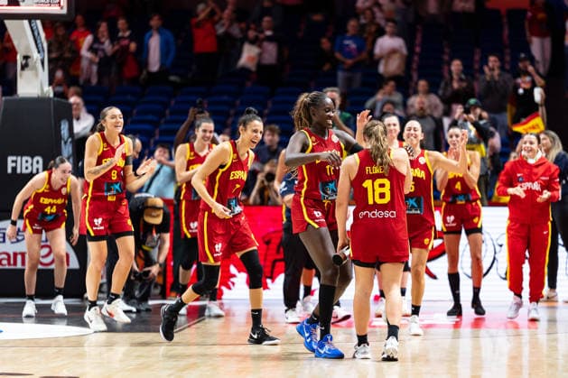 Alicia Florez (Spanien, 18) Spielerin des Spiels, jubelt Jubel nach Sieg Spielende, Awa Fam (Spanien, 11), GER, Australien vs. Spanien, Basketball, FIBA Women s World Cup 2026, Viertelfinale, 10.09.2026 GER, Australien vs. Spanien, Basketball, FIBA Women s World Cup 2026, Viertelfinale, 10.09.2026 Berlin Copyright: xEibner-Pressefoto MaxxVincenx EP_MVN