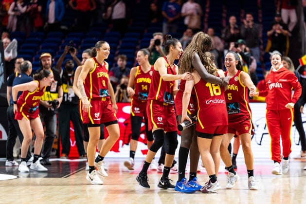 Alicia Florez (Spanien, 18) Spielerin des Spiels, jubelt Jubel nach Sieg Spielende, Awa Fam (Spanien, 11), GER, Australien vs. Spanien, Basketball, FIBA Women s World Cup 2026, Viertelfinale, 10.09.2026 GER, Australien vs. Spanien, Basketball, FIBA Women s World Cup 2026, Viertelfinale, 10.09.2026 Berlin Copyright: xEibner-Pressefoto MaxxVincenx EP_MVN